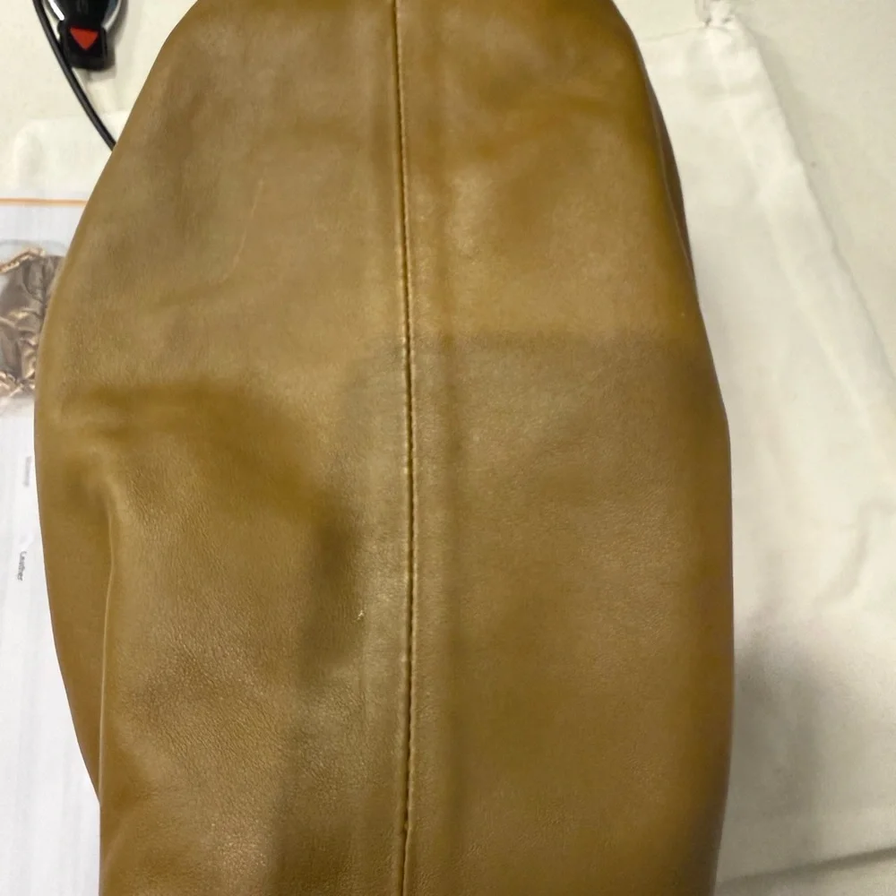 Bottega Veneta Olive Leather Bag with Gold Chain - Picture 3 of 8